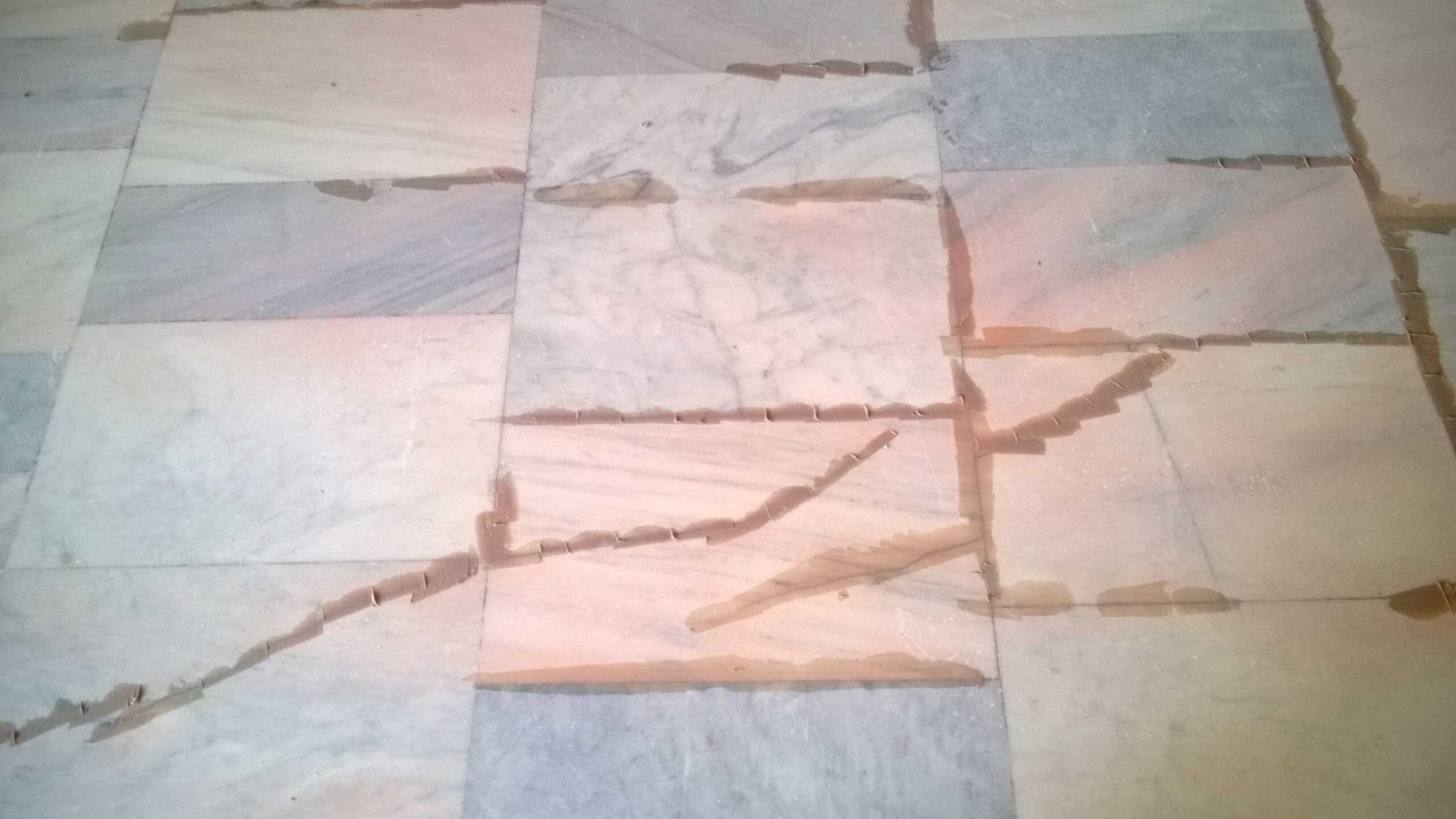 Как да се справим с мръсотията по фугите